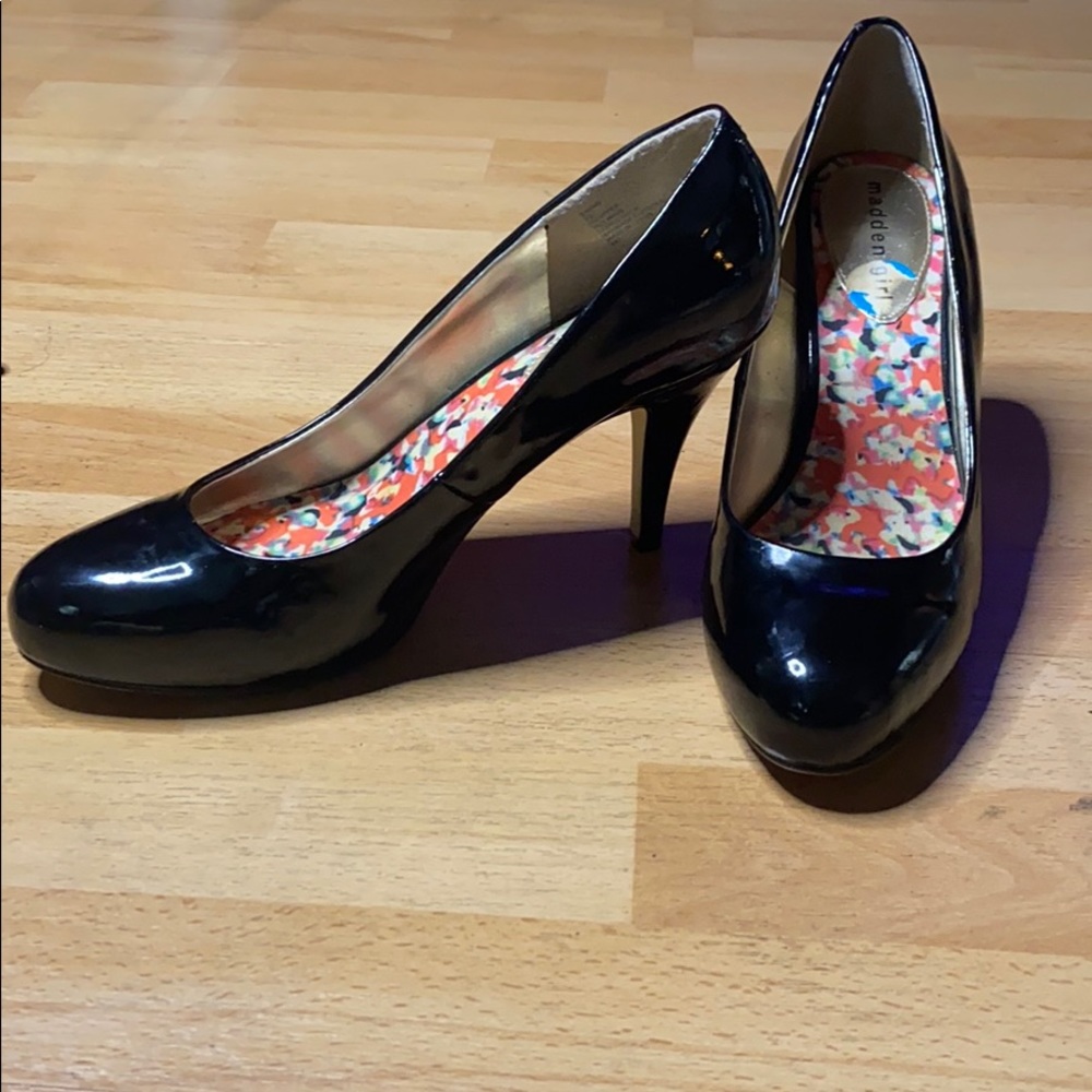 Black pumps!